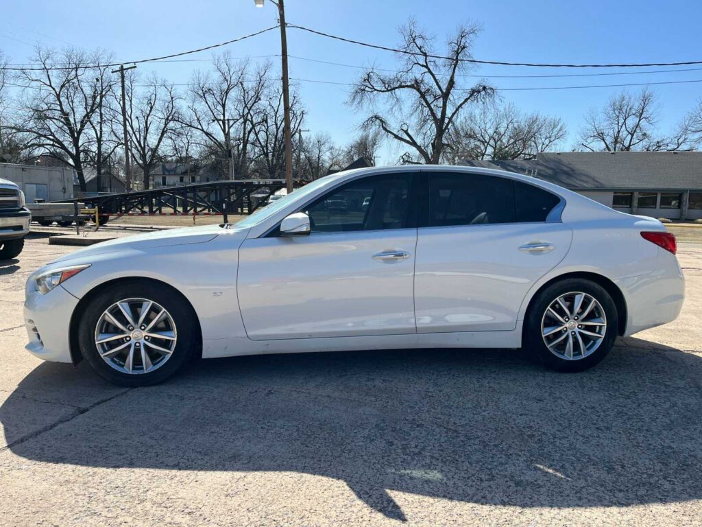 2015 INFINITI Q50