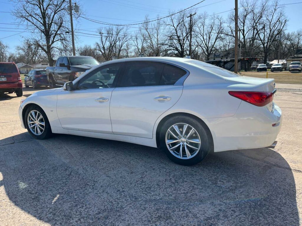 2015 INFINITI Q50