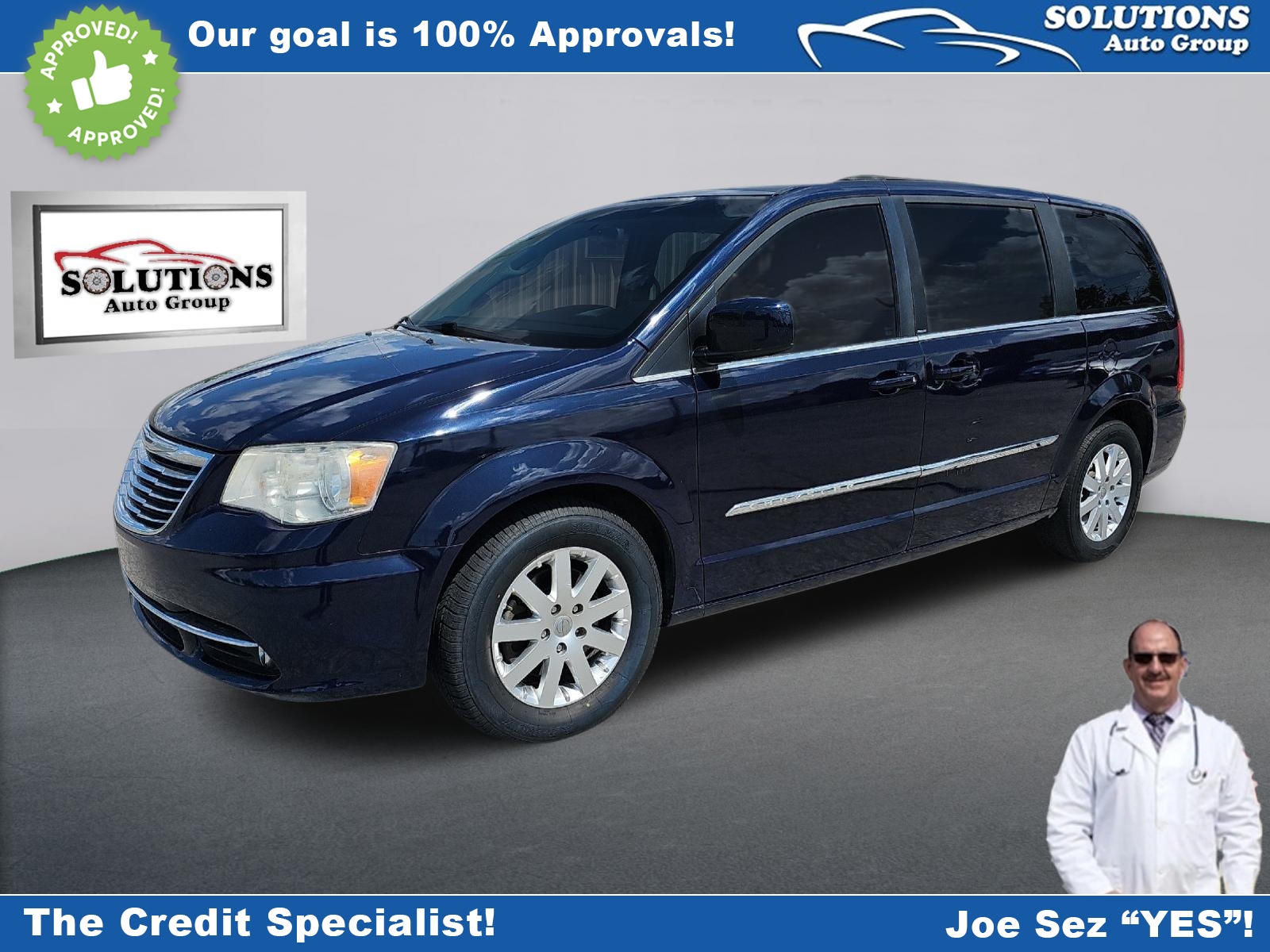 2013 Chrysler Town & Country Touring's photo